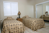 Bedroom with 2 twin beds